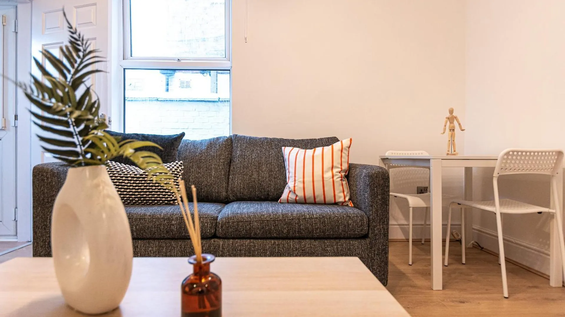 Apartment Stylish 1-Bed Flat In Liverpool By 53 Degrees Property, Ideal For Business & Long-Term Stays!