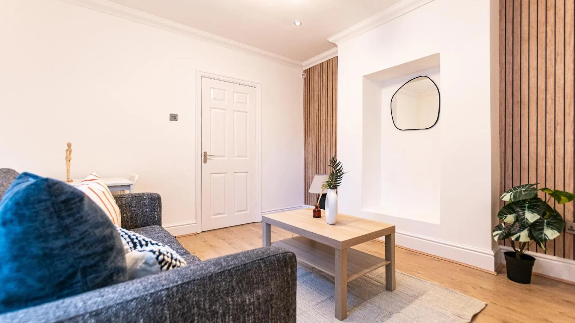 Stylish 1-Bed Flat In Liverpool By 53 Degrees Property, Ideal For Business & Long-Term Stays!