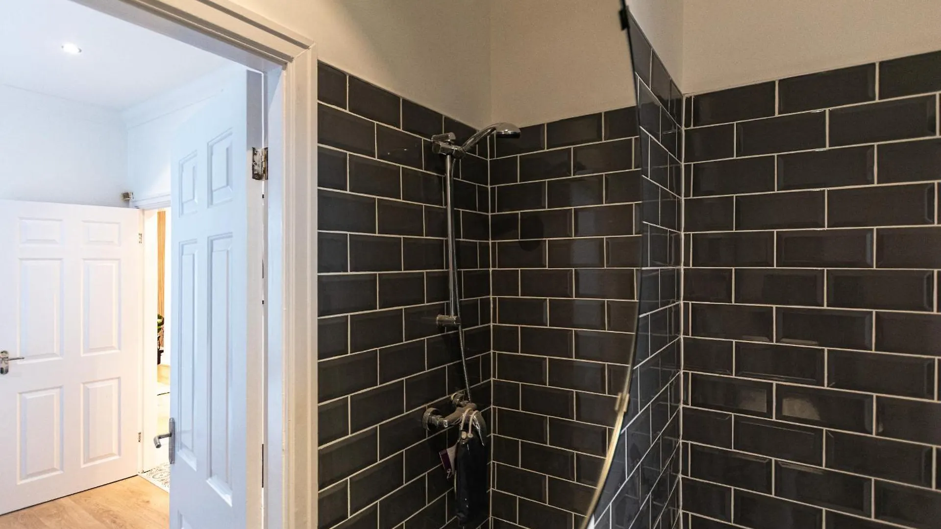 Apartment Stylish 1-Bed Flat In Liverpool By 53 Degrees Property, Ideal For Business & Long-Term Stays!