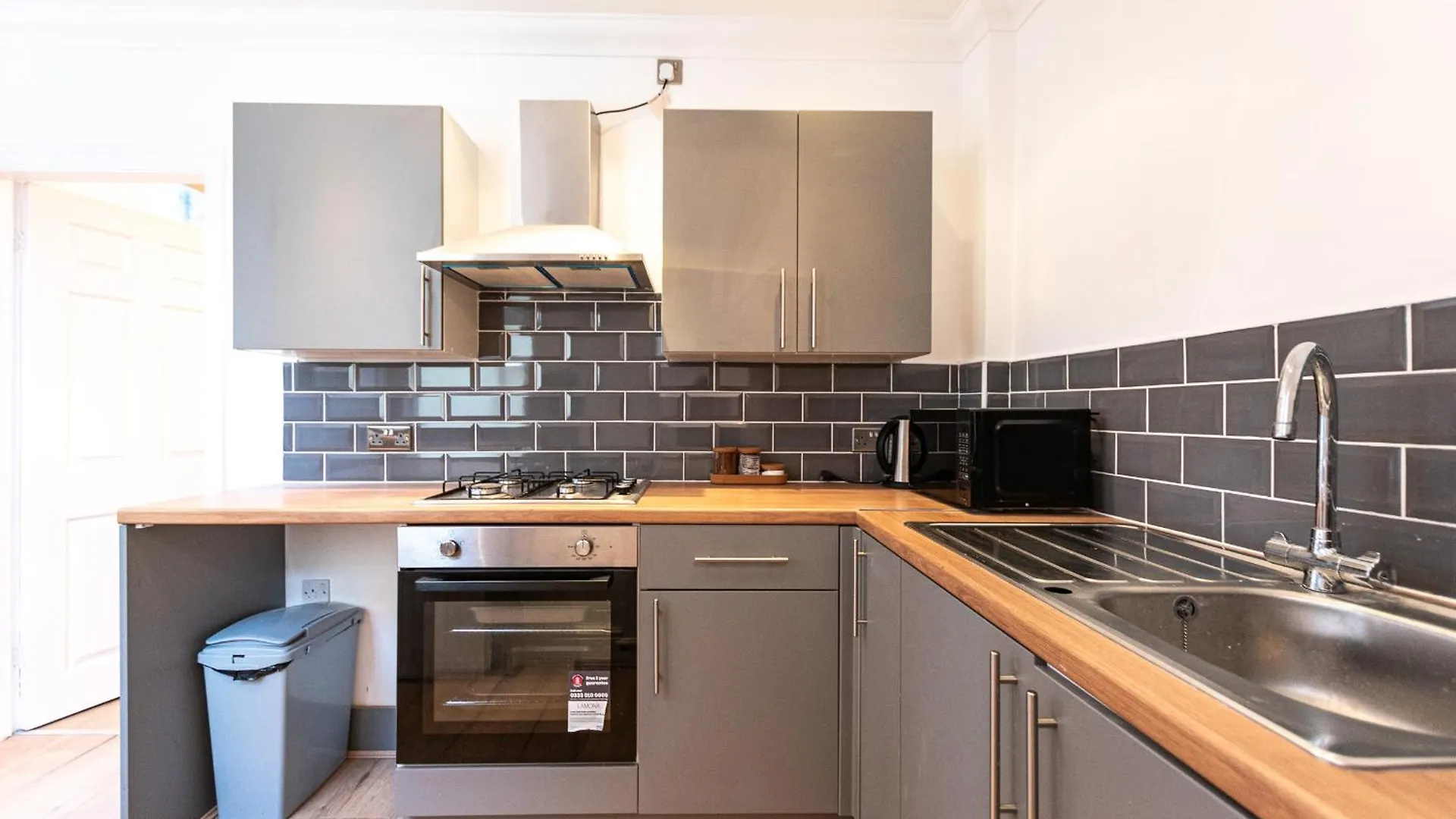 Stylish 1-Bed Flat In Liverpool By 53 Degrees Property, Ideal For Business & Long-Term Stays! Apartment